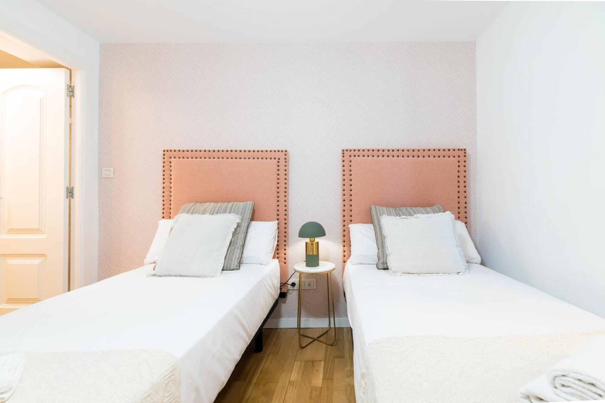 Moderno Apartamento En Granada Centro エクステリア 写真