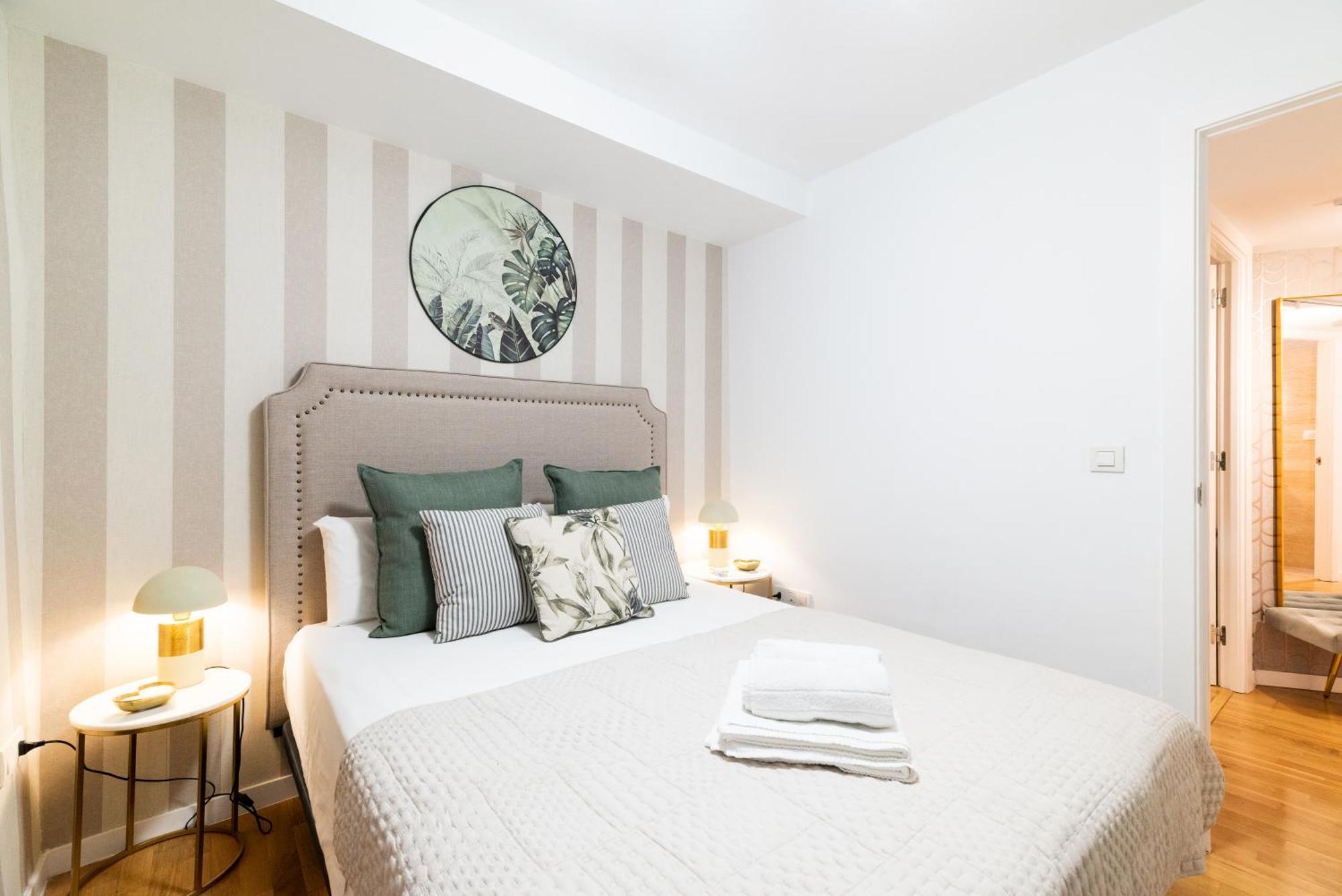 Moderno Apartamento En Granada Centro エクステリア 写真