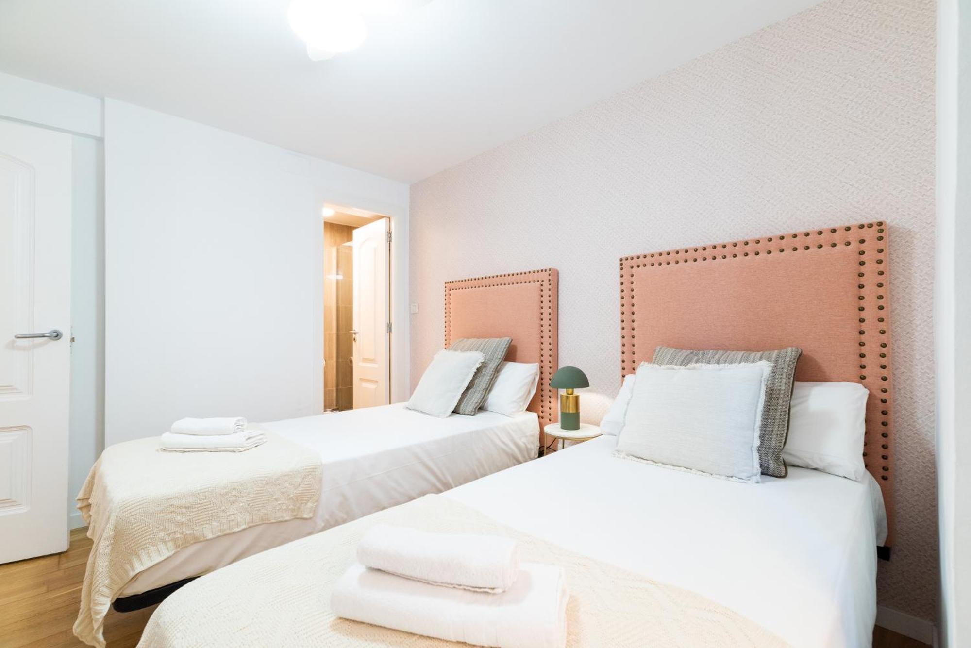 Moderno Apartamento En Granada Centro エクステリア 写真