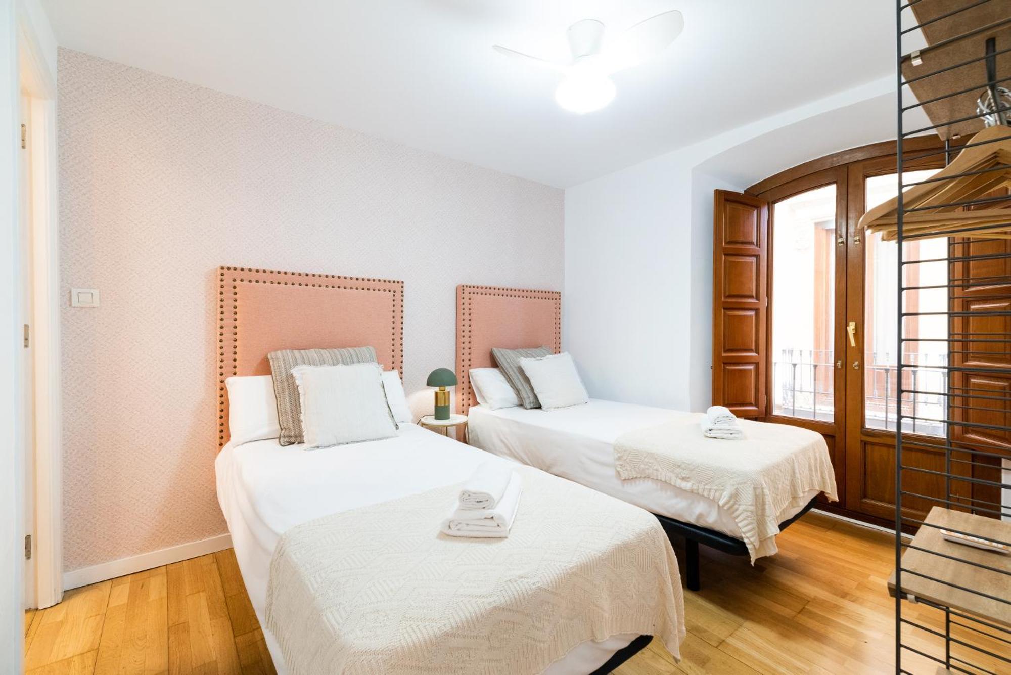 Moderno Apartamento En Granada Centro エクステリア 写真